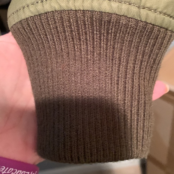 EUC women’s small army green bomber jacket American Eagle - Picture 4 of 6